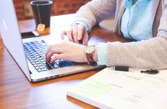 Consultation d'un blog d'actualité business : les avantages