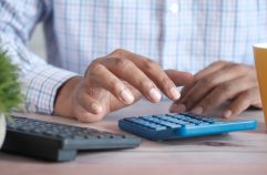 Simuler son salaire net en portage salarial : quels éléments prendre en compte ?